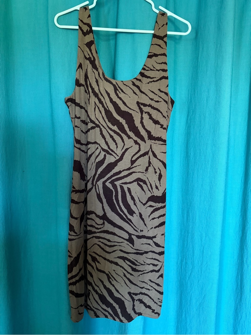 Like new/never worn (no tags) midi bodycon size L